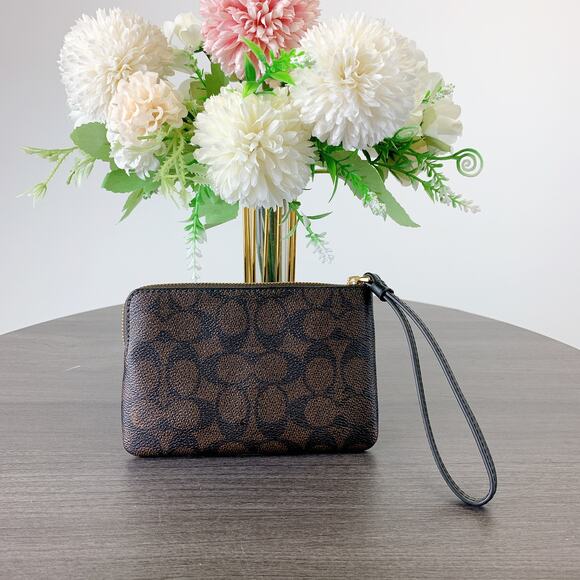 Coach CW854 Corner Zip Wristlet In Signature Canvas With Stripe IN WALNUT BLACK - Picture 2 of 4